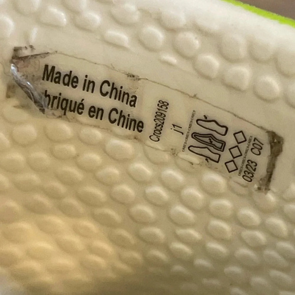 Crocs Classic Glow in the Dark Kids Clogs (209158) - Limeade Junior size 1 - Picture 4 of 10